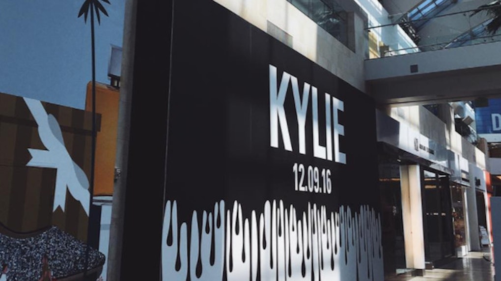 People Are Lining Up For Kylie Jenners Pop Up Shop