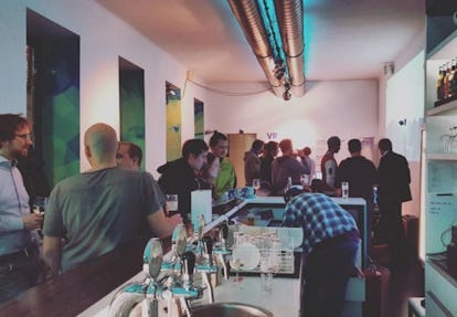 The World's First Virtual Reality Bar Opened In Vienna, Austria