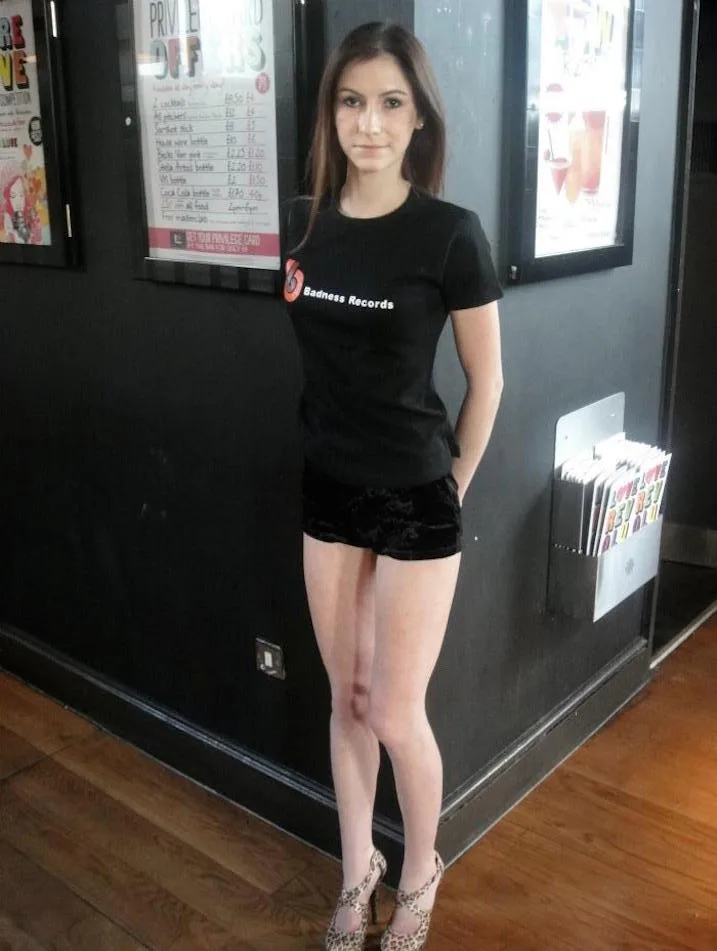 Girl's Photo Goes Viral Thanks To NSFW Optical Illusion