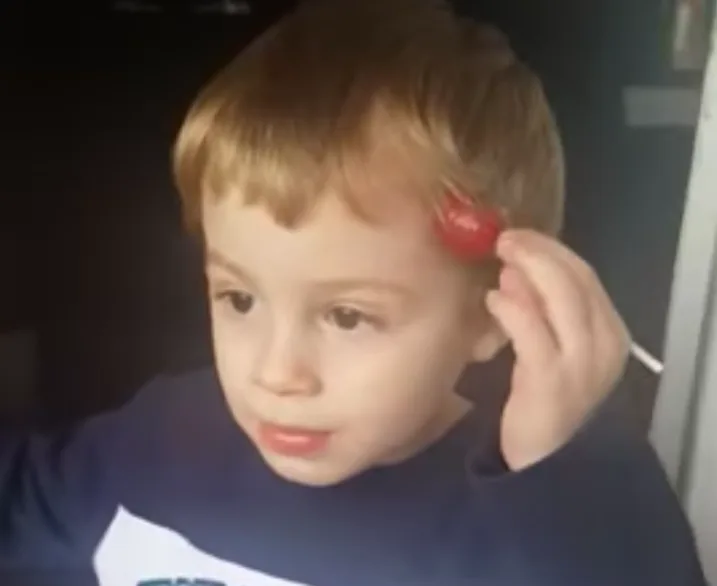 Kid Realizes Lollipop Is Stuck To Head, Has Epic Reaction