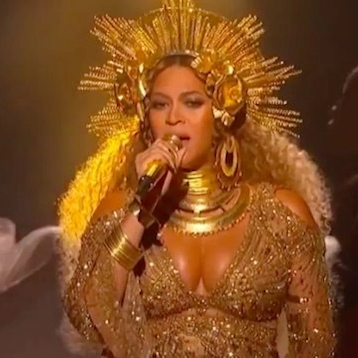 Watch Beyonc's 2017 Grammys Performance Watch Beyonc's 2017 Grammys Performance