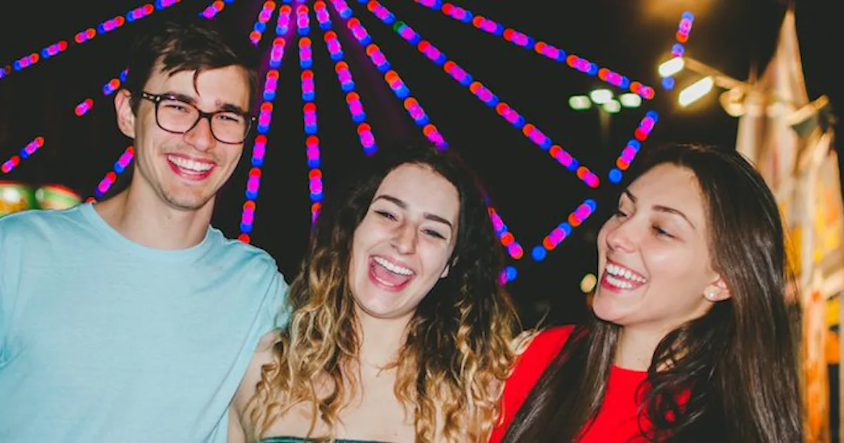 How To Rock Being The Third Wheel In A Relationship