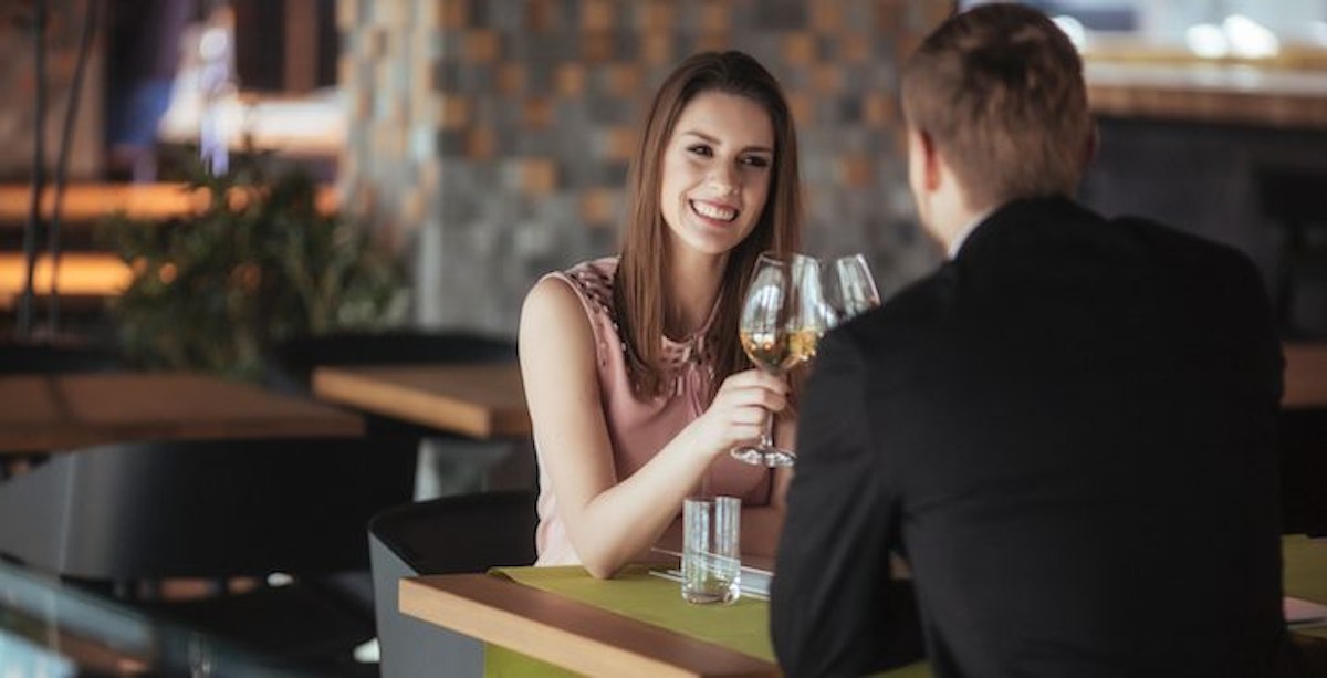 Here's How To Tell You're On A Real Date, Not Just A Hookup