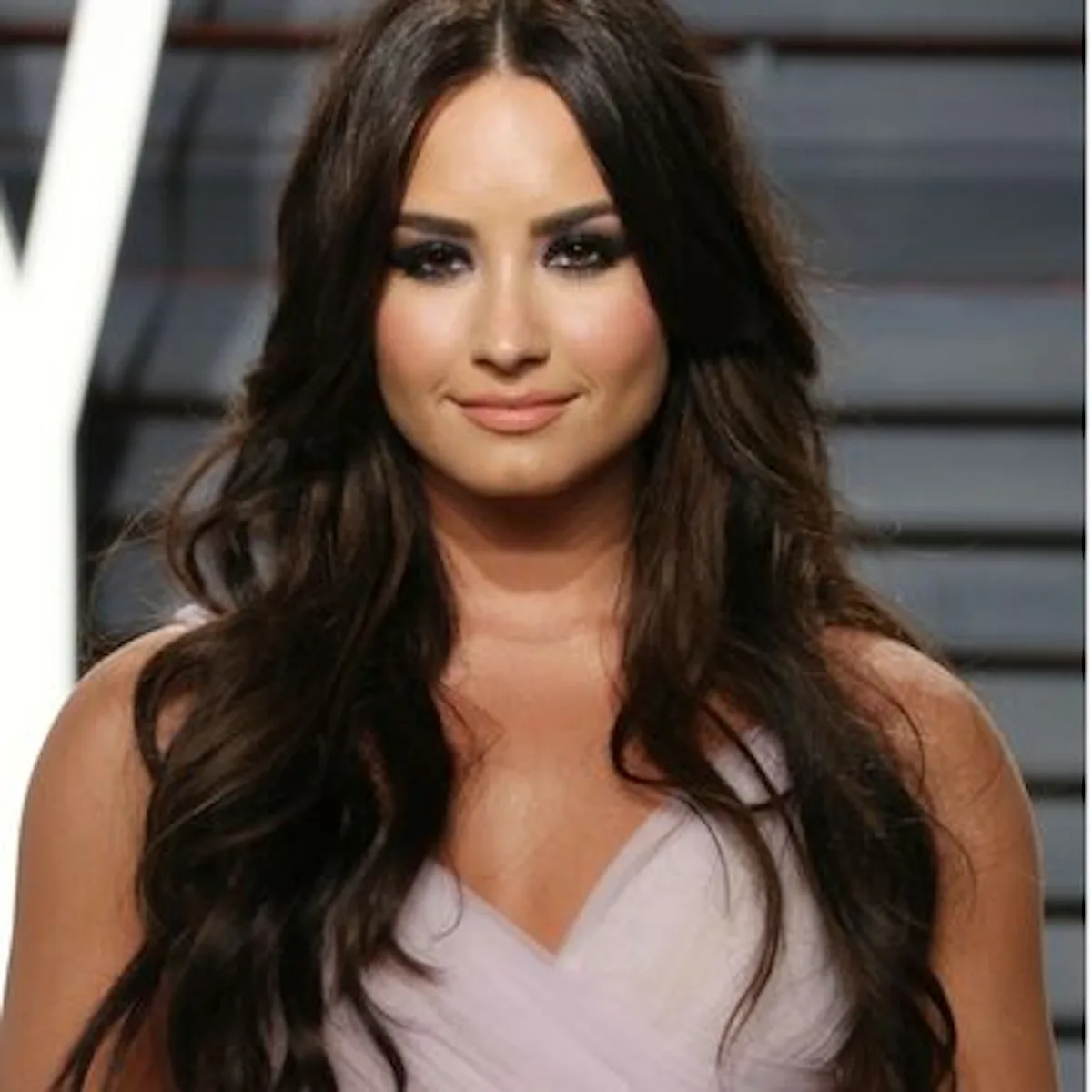 Demi Cut Line Demi Lovato Haircut 500x750