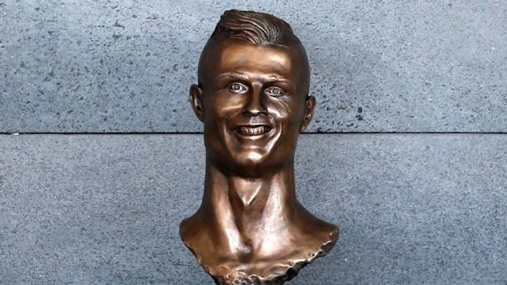Cristiano-Ronaldo-Statue-Twitter-Jokes.j