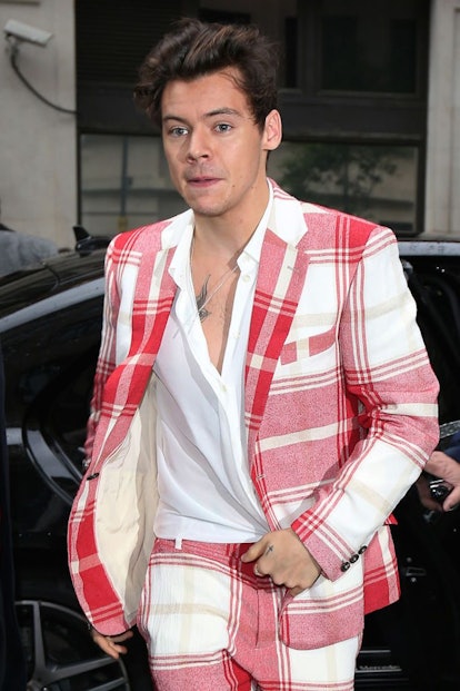 I'm kinda into it — Fashion disaster icon Harry Styles seen out and