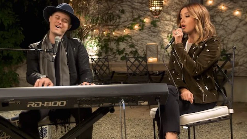 Ashley Tisdale And Lucas Grabeel 'High School Musical' Duet