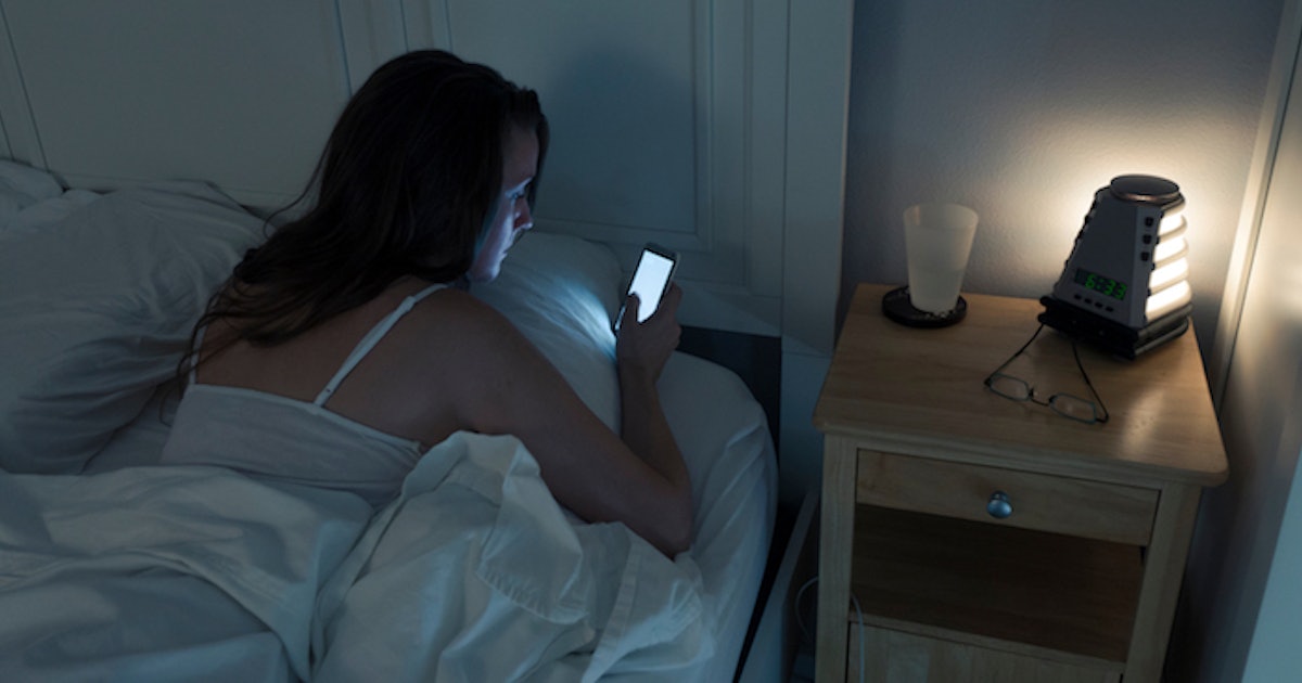 How To Stop Texting Him When You Know He's Bad For You