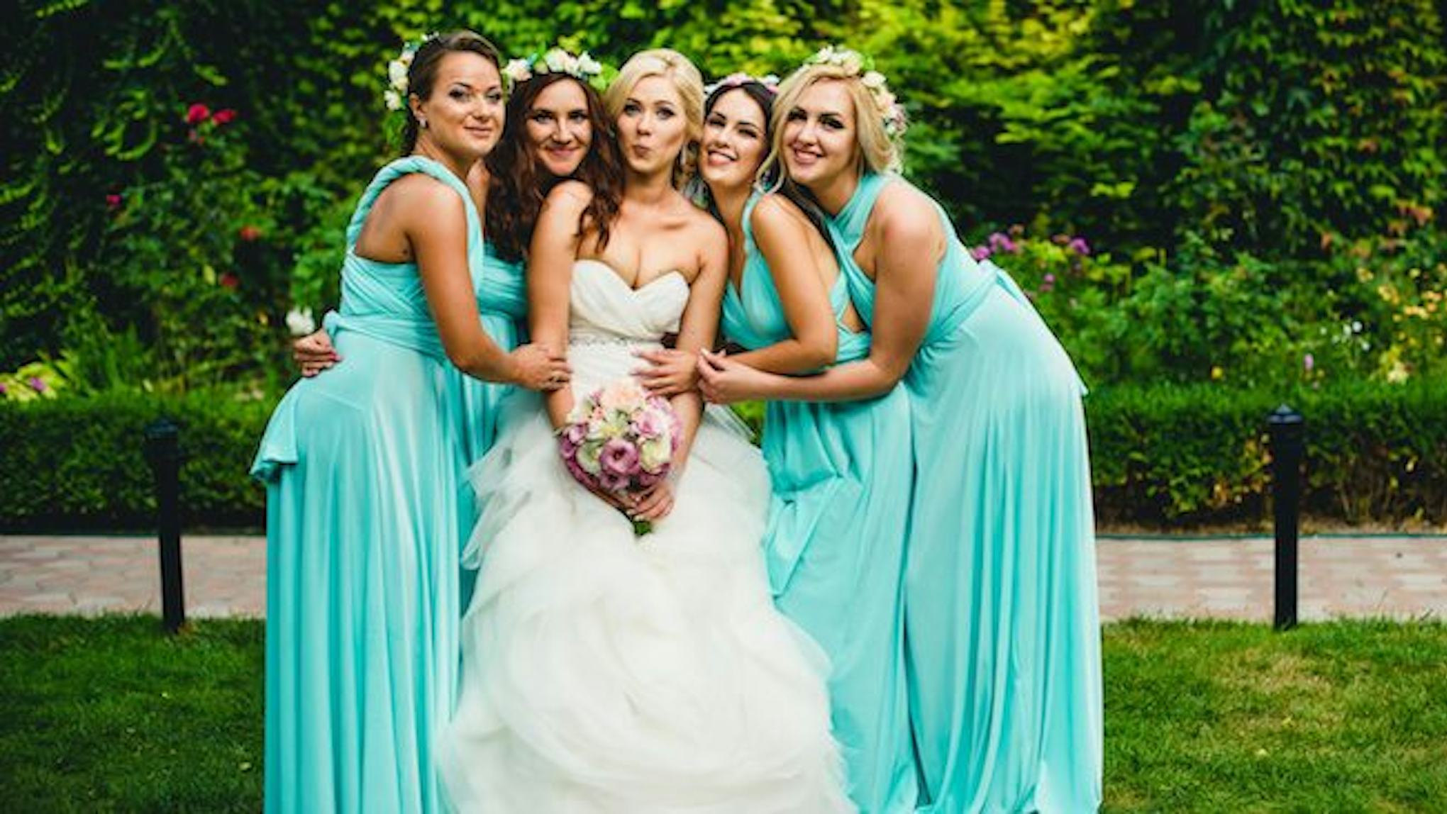 Wedding Pics With Bridesmaids That Prove They're Your BFFs