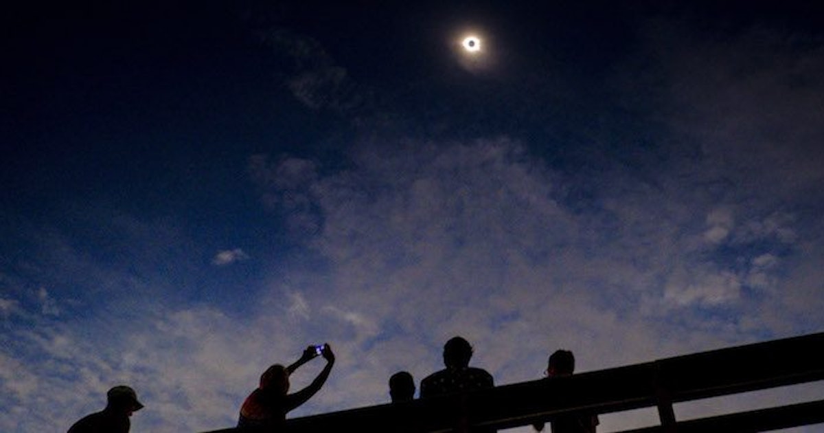 Photos Of Eclipse Shadows Are So Weird & Beautiful, & Twitter Is Going ...