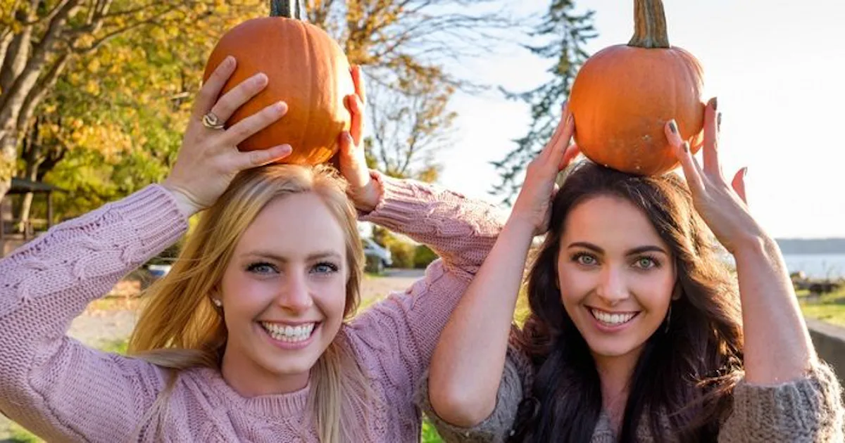 Friends Fall Fun 7 Cheap Things To Do This Fall With A Friend Who's Totally Broke