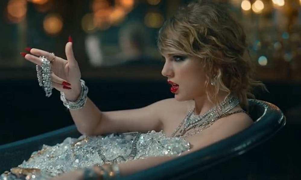 Old Taylor Swift BTS Footage In "Look What You Made Me Do" Is So, So