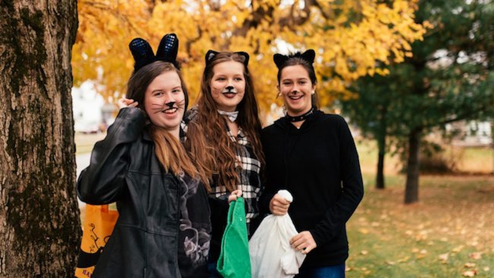 12 Three Person Halloween Costume Ideas If You Re Always The Third Wheel
