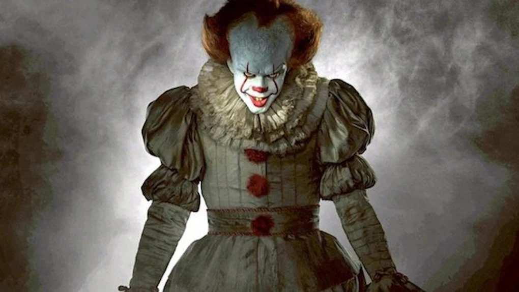 4 Steps To A Diy It Halloween Costume If You Re On A Budget But