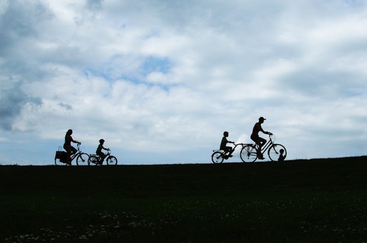 Family  bicycling 