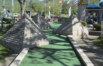 Around The World Mini Golf Course