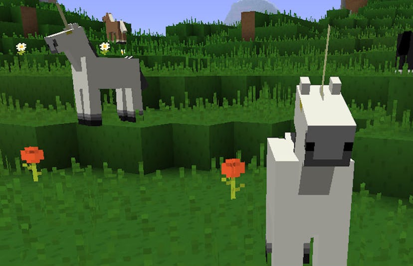 Two unicorns on Minecraft