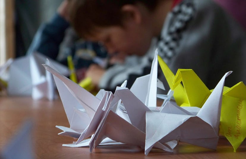 kid-doing-origami