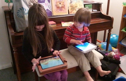 siblings using ipads