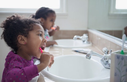 siblings brushing teeth