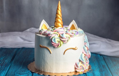 A white unicorn cake