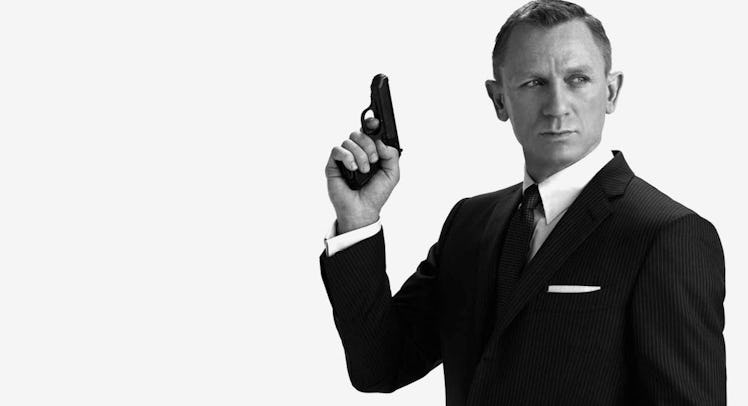 Daniel Craig as James Bond holding a gun 