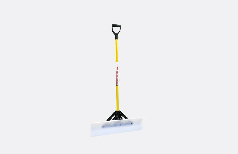 The Best Snow Shovels for Guys with Bad Backs