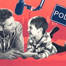 一个成年人和一个孩子在红色背景下一起听播客的拼贴照片