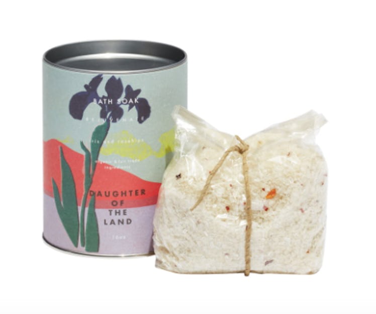 Daughter of the Land Rejuvenate Iris & Rosehips Bath Soak