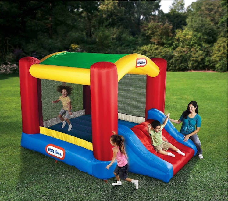 Little Tikes Shady Jump 'n Slide Bounce Room