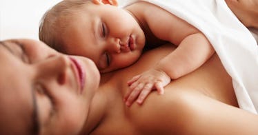 A newborn gets skin to skin contact with their mom