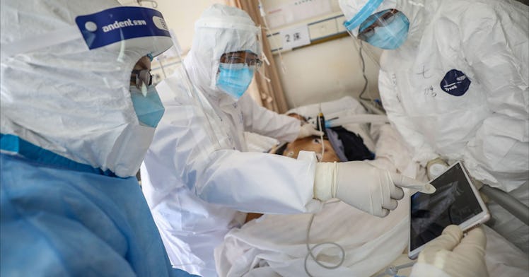 Doctors triage a COVID patient