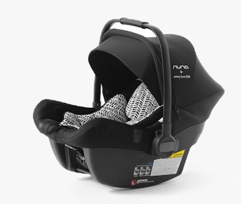 Nuna PIPA lite lx Infant Car Seat & Base