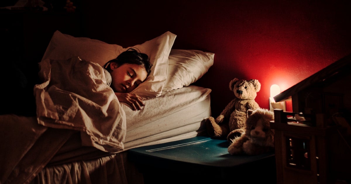 Is it OK for kids to sleep with a nightlight?