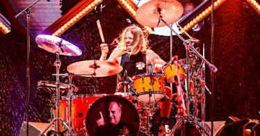 Taylor Hawkins playing drums