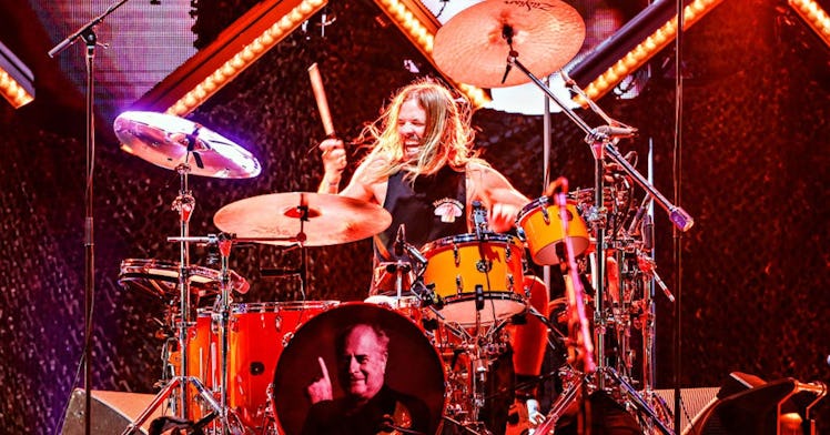 Taylor Hawkins playing drums
