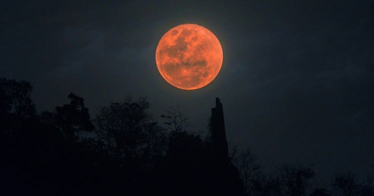 full flower supermoon lunar eclipse
