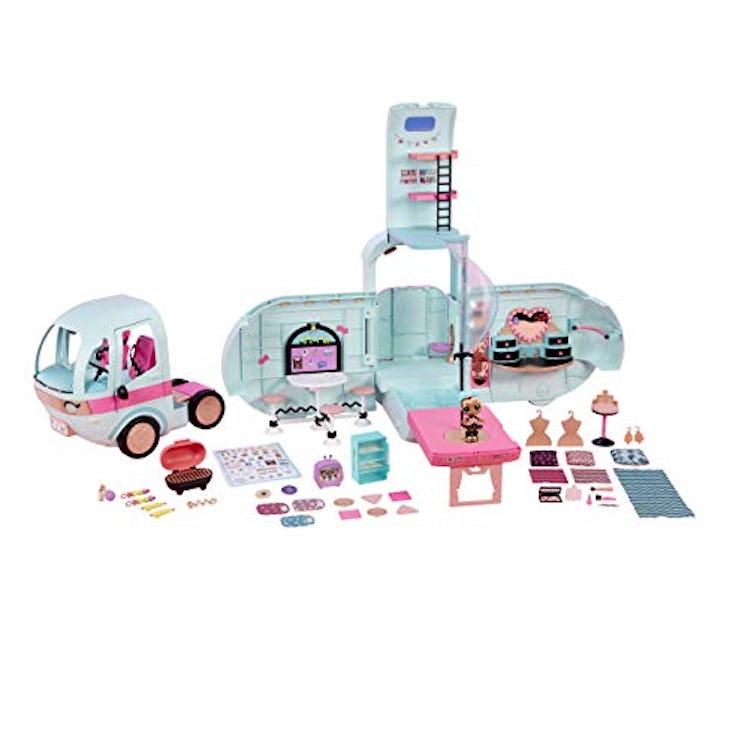 L.O.L. Surprise! 2-in-1 Glamper Fashion Camper with 55+ Surprises