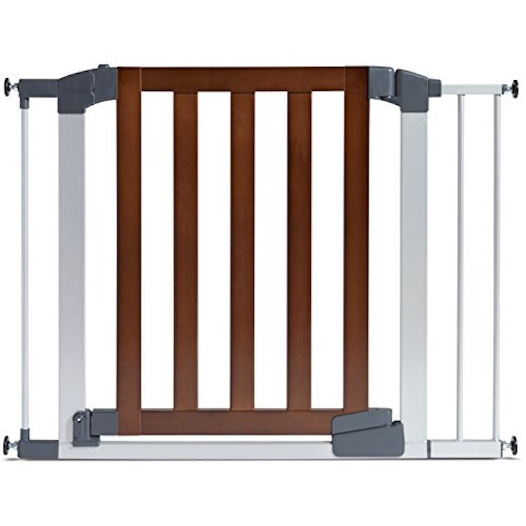 Auto Close Modern Baby Gate by Munchkin