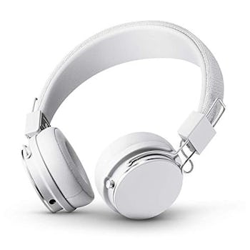 Urbanears Plattan 2蓝牙耳朵上的耳机