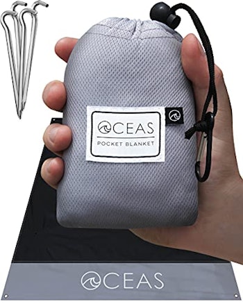 Outdoor Pocket Blanket by Oceas