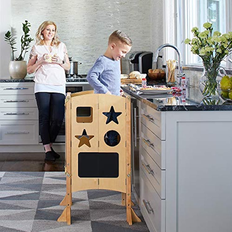 Classic Kitchen Helper Stool by Guidecraft