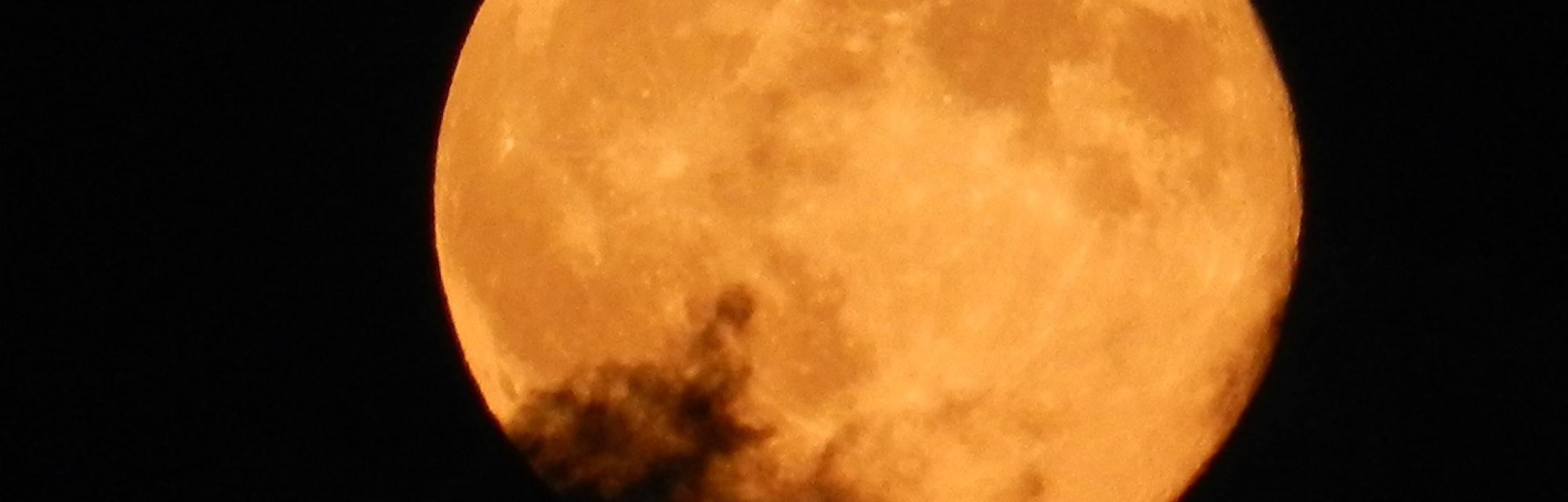 Tonight S Full Moon Falls On The Spookiest Night In 13 Years