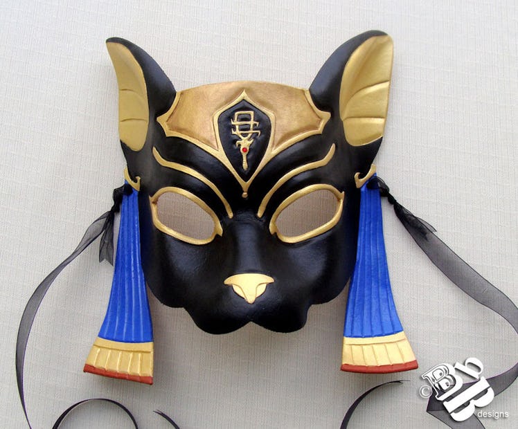 Could the 'Fortnite' cat mask represent the same Egyptian goddess?