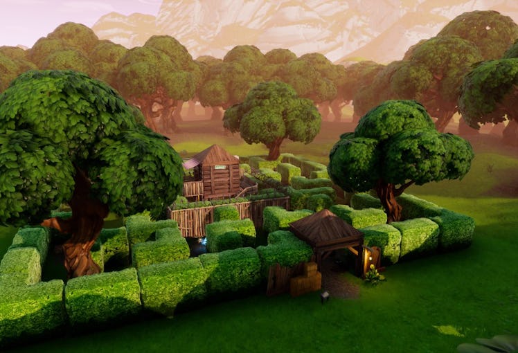 The hedge maze in 'Fortnite' isn't that difficult to navigate.