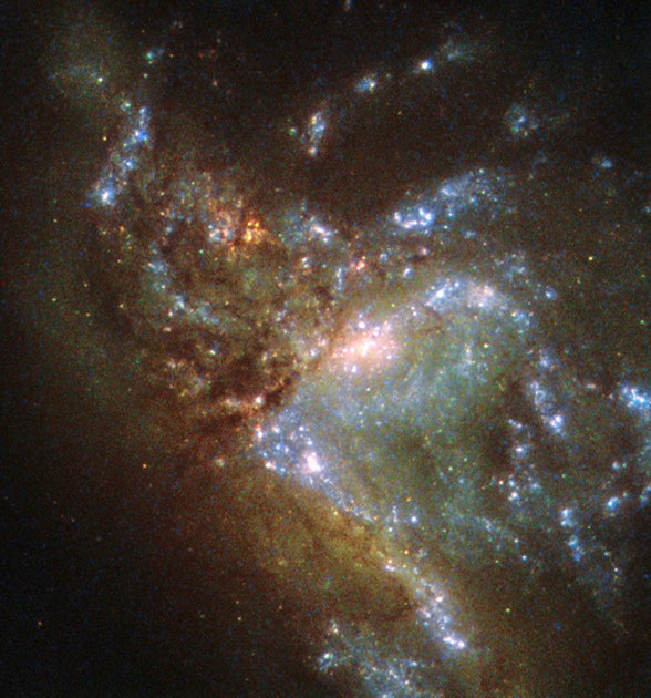 Galaxy Collision Creates “Space Triangle” in New Hubble Image 