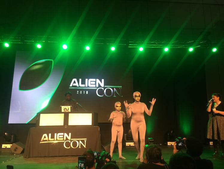 A mother and daughter dressed as "Grey aliens."