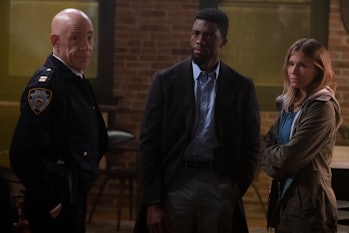 '21 Bridges' review stars J.K., Simmons, Chadwick Boseman, and Sienna Miller.