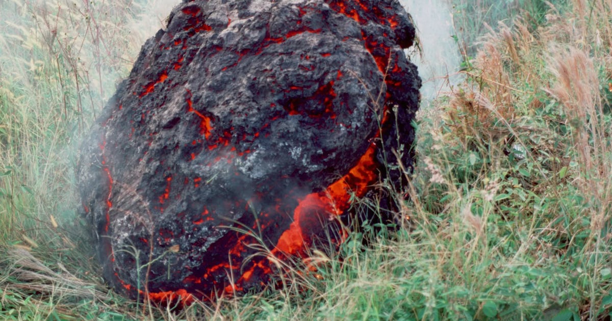 Kilauea Volcano: Fissure 8 Reaches New Heights and Spawns Giant Lava Balls