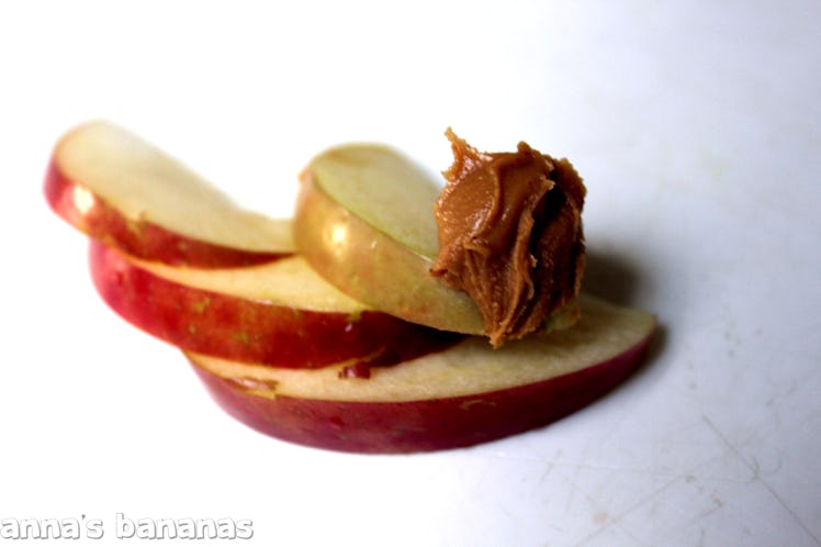 Apple slices with peanut butter